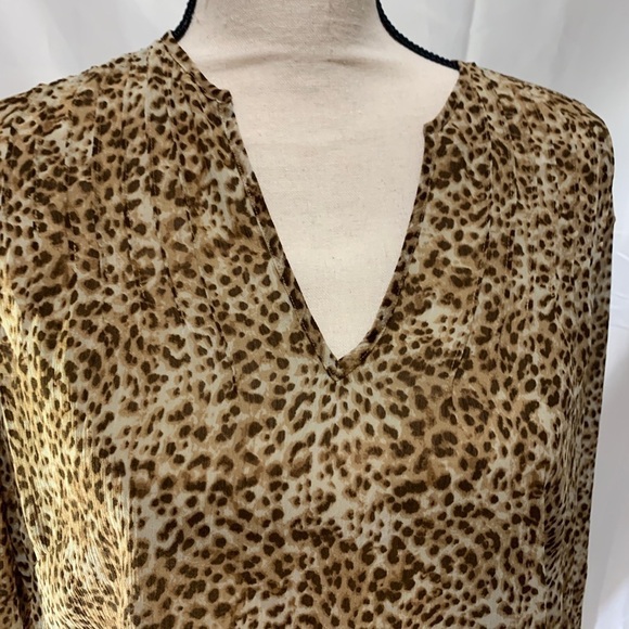 3/$28❤️EMMA&JAMES animal print V-neck long sleeve top size 12 - Picture 5 of 7